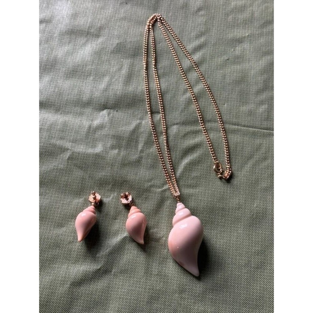 Vintage Faux Coral Lucite Swirl Pendant Necklace & Earrings Set